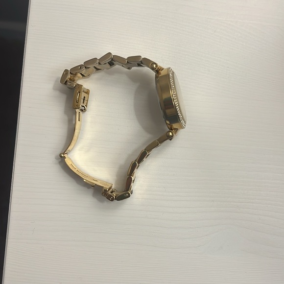 Gold Michael kors watch - Picture 3 of 3